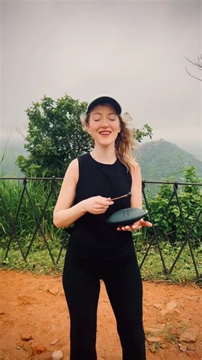 Ever seen this lil’ alien space ship instrument before? 🛸Guess or invent funny instrument names in