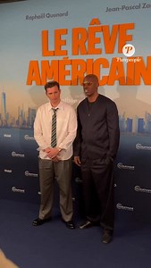 Raphaël Quenard et Jean-Pascal Zadi assistent à l’avant-première du film Le Rêve américain à Paris. 🎥 Les deux acteurs étaient réunis pour cette projection événement du long-métrage réalisé par Anthony Marciano, inspiré d’une histoire vraie et porté par l’univers du basket et de l’amitié. #RaphaelQuenard #JeanPascalZadi #LeReveAmericain #Cinema #AbacaPress | Purepeople.com