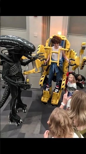 Alien Xenomorph! FanX 2024 Part1 Halloween costume goes to FanX Comic Con! #horror #cosplay #shorts