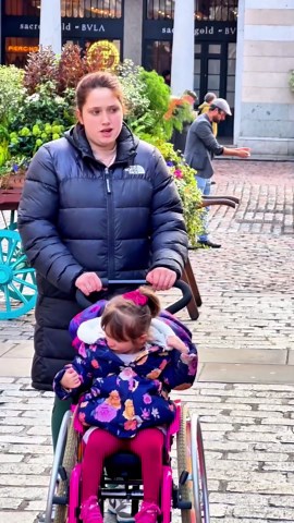 When the statue looks to real. #livingstatue