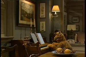 ALF is an alien of many talents | Alf