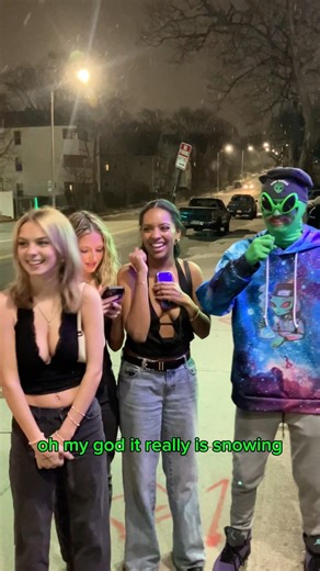 Alien Interviews Gone Wild 👽🎤#rap #alien #streetinterview