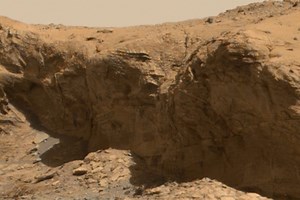 UFO hunter sees 'ancient alien face' that resembles Mount Rushmore on Mars