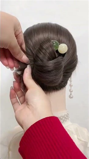Quick & Stylish Hairpin Updo Tutorial for Spring Spring hairstyle hairpin